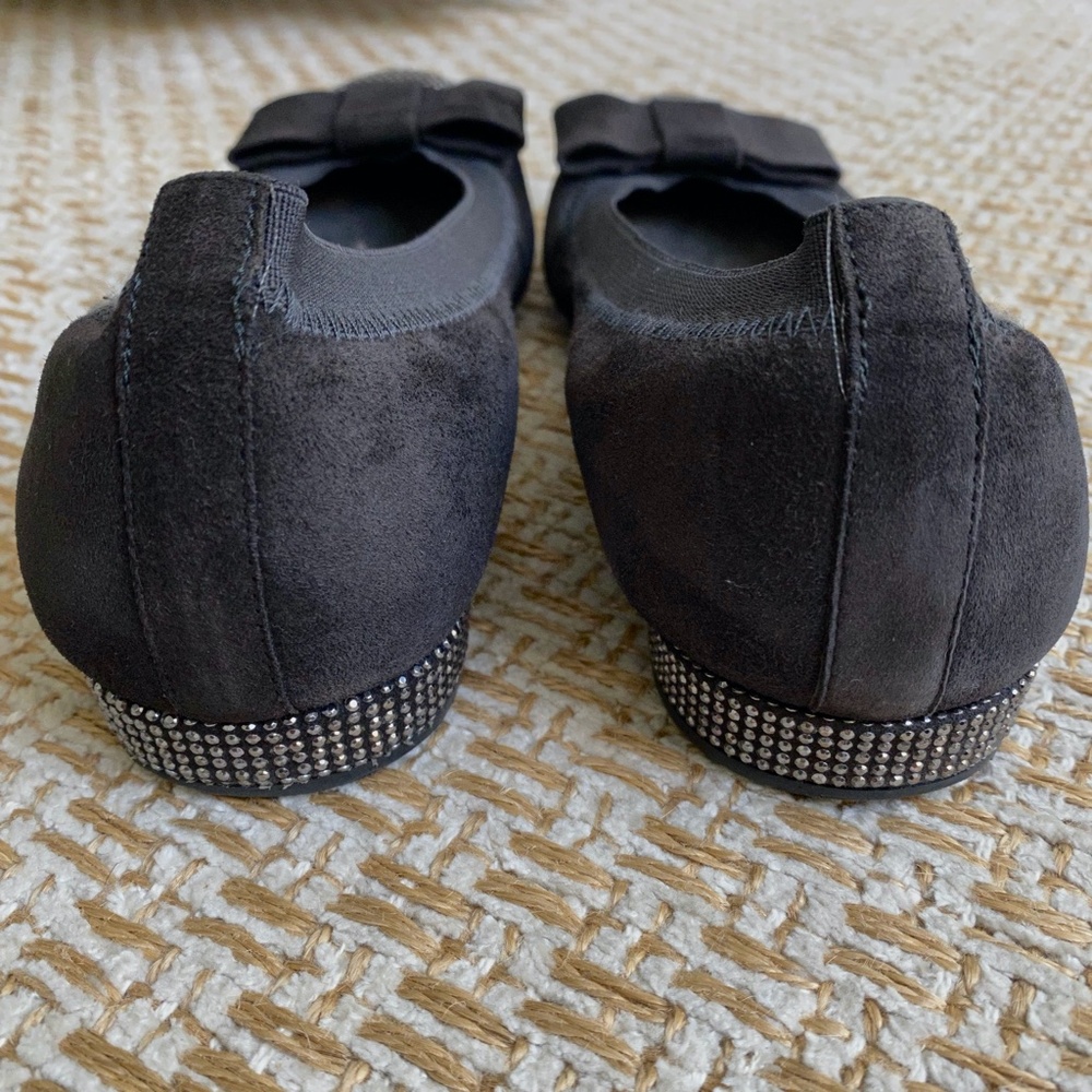 Stuart Weitzman Cabot Suede Studded Cup Bow Flats - 6-1/2 - Picture 7 of 10